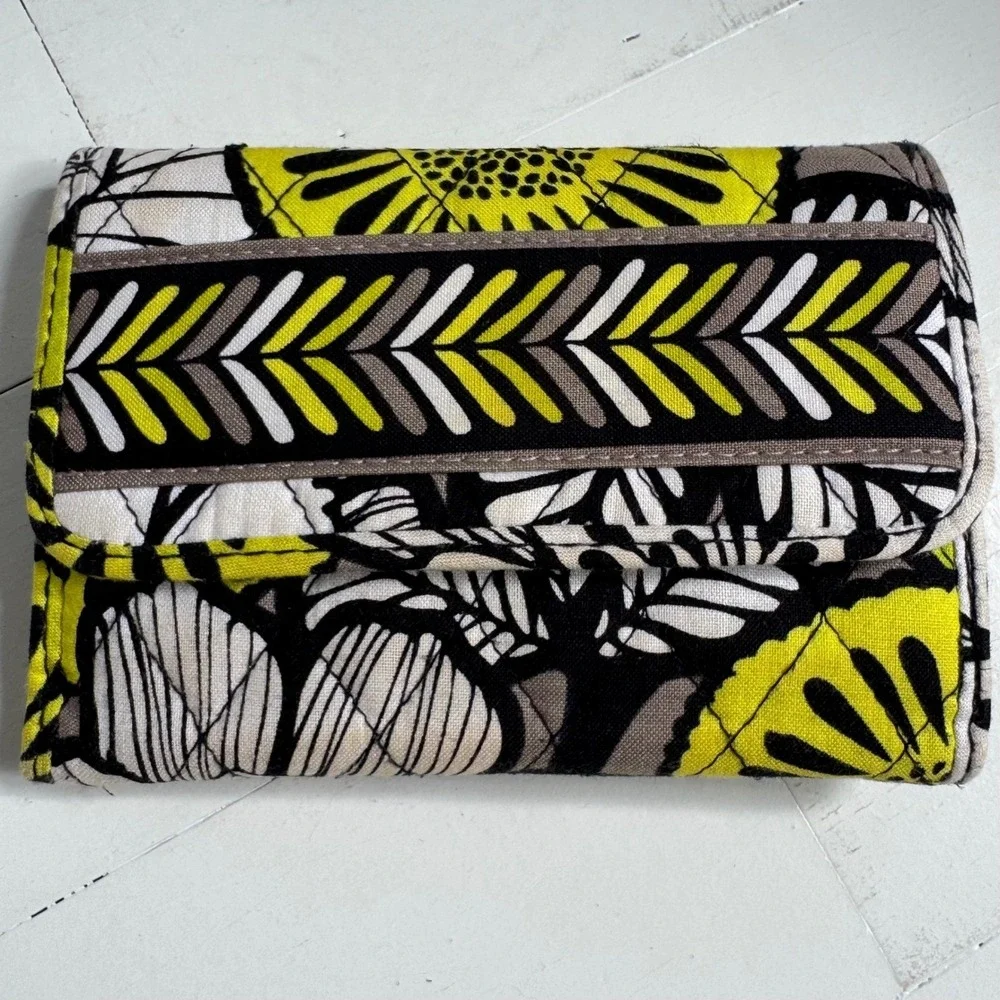 Vera Bradley Sun Valley Trifold Wallet Quilted Cotton Floral Yellow Black White‎